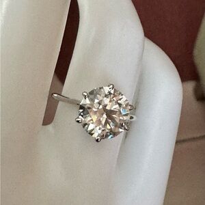 💥Fabulous 3.88 CTs. Natural Earth Mined HPHT Diamond ring